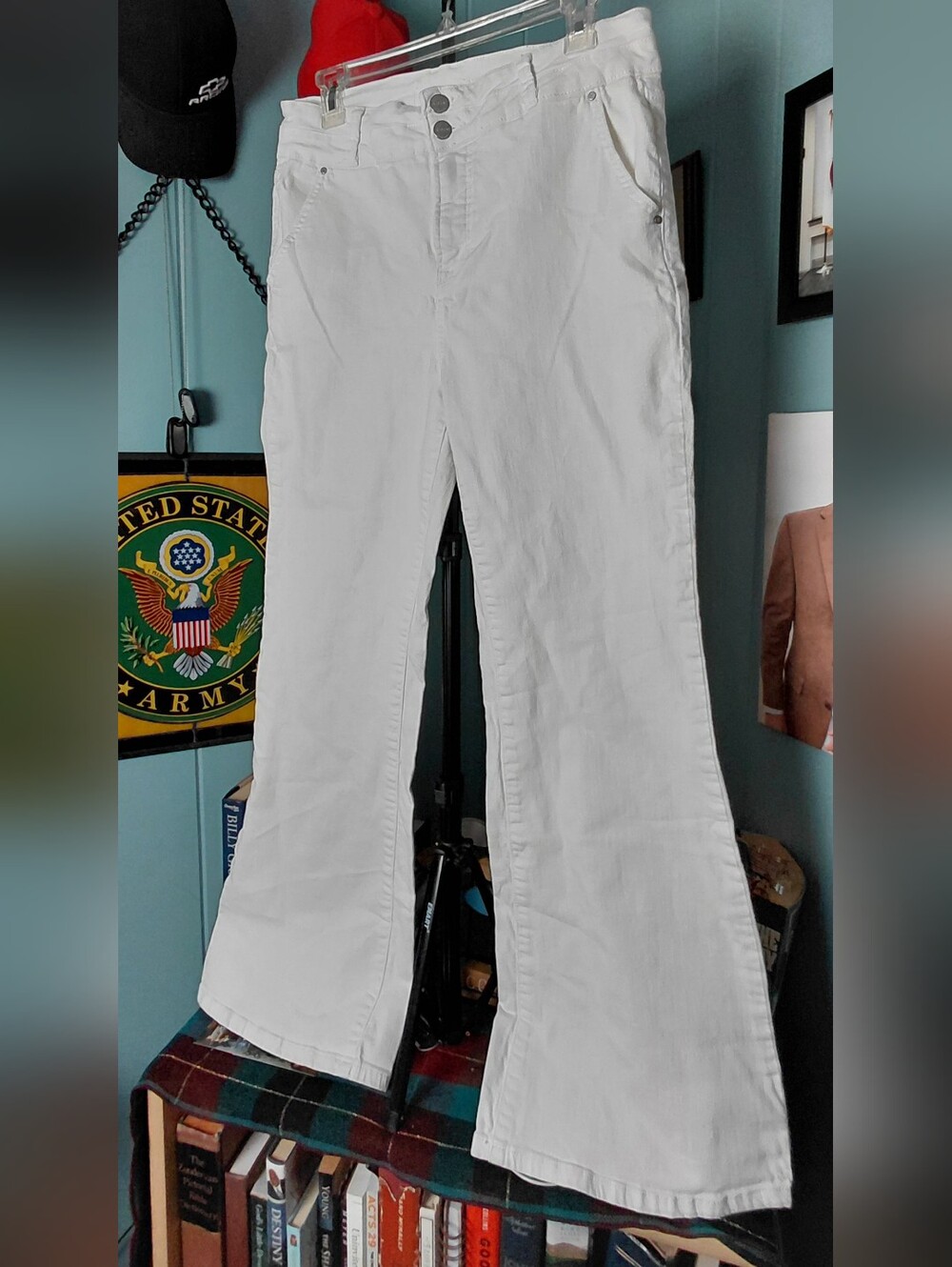 RISEN JEANS - Women’s White Flare Jeans - Classic High-Rise